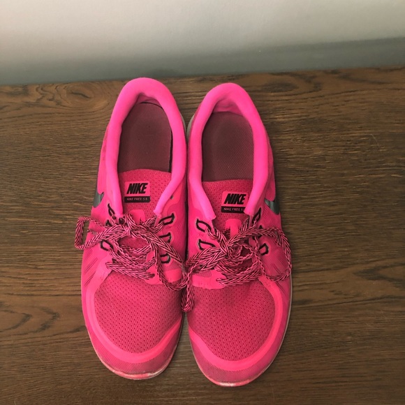 Two pairs of Pink youth Nike 6.5Y US - Picture 10 of 16